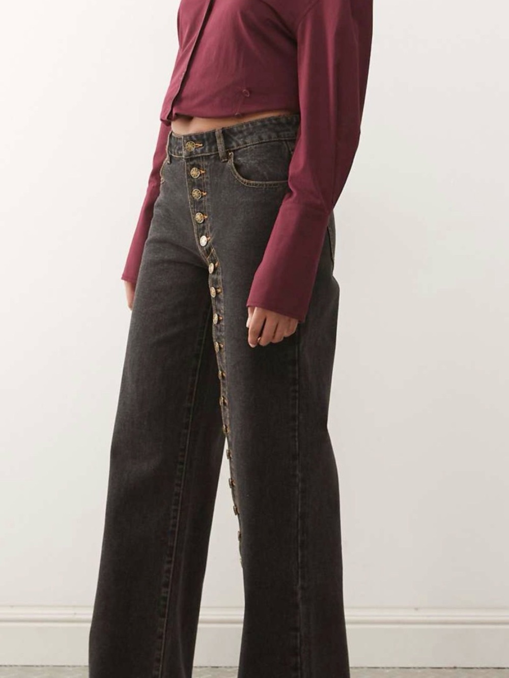 Women's High-Rise Wide-Leg Button-Trim Jeans - Black - Picture 3 of 5